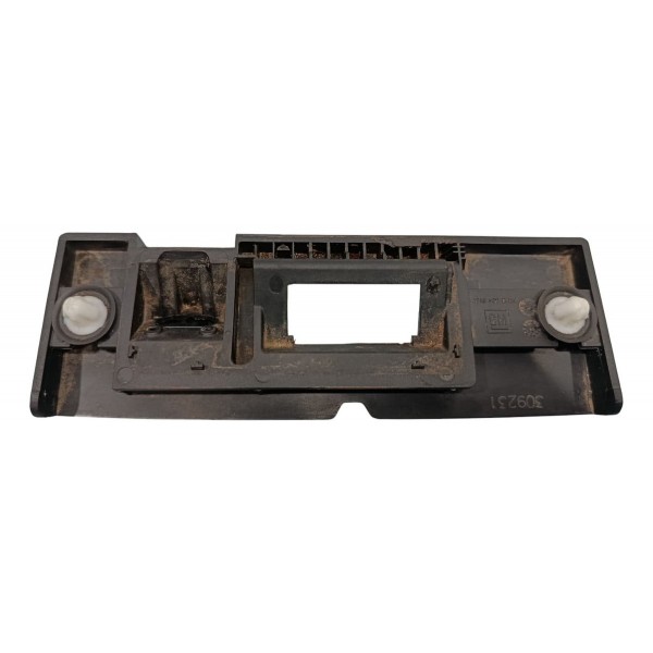 Moldura Camera Ré Chevrolet Tracker 2023