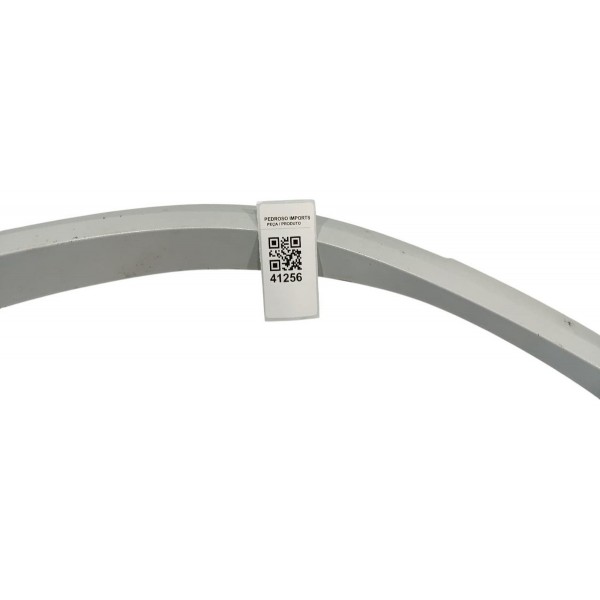 Moldura Friso Paralama Traseiro Direito Toyota Sw4 Gr 2024
