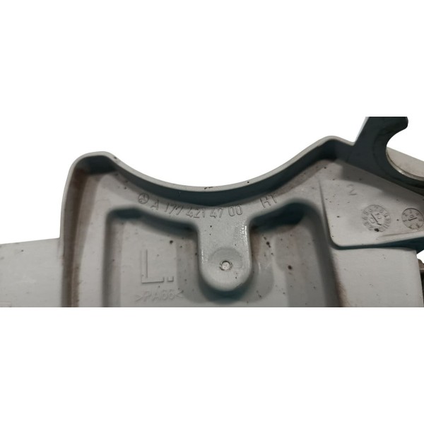 Suporte Esquerdo Mangueira Freio Mercedes Glb 200 1.3 2021 Preto