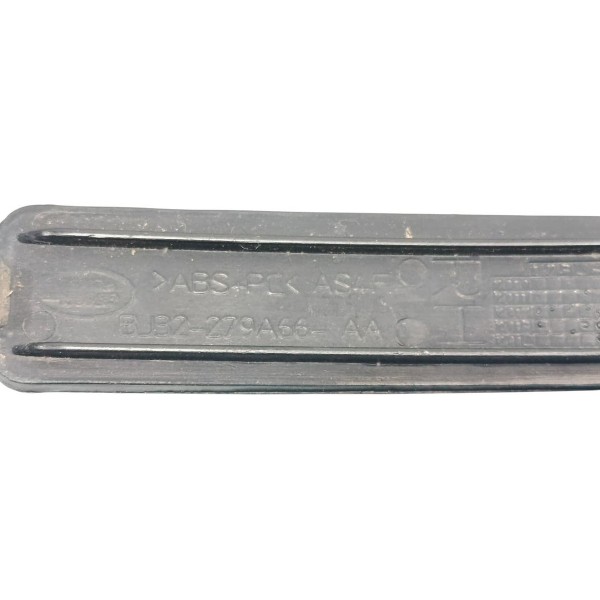 Tampa Acabamento Lanterna Direita Land Rover Evoque 2018 - Direito/passageiro - Preto