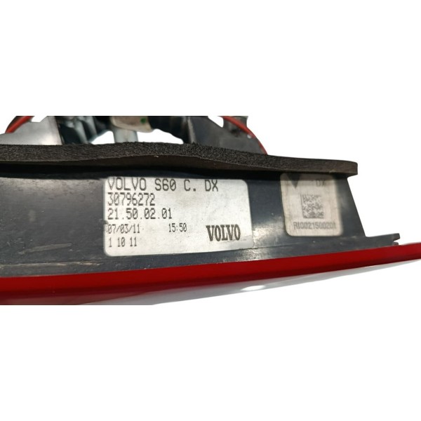 Lanterna Tampa Traseira Direita Volvo S60 2011 - Direito/passageiro - Vermelho
