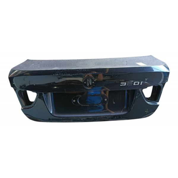Tampa Traseira Bmw 320i 2013 (detalhe) Preto