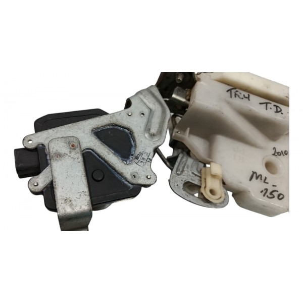 Fechadura Porta Traseira Direita Mitsubishi Tr4 2010