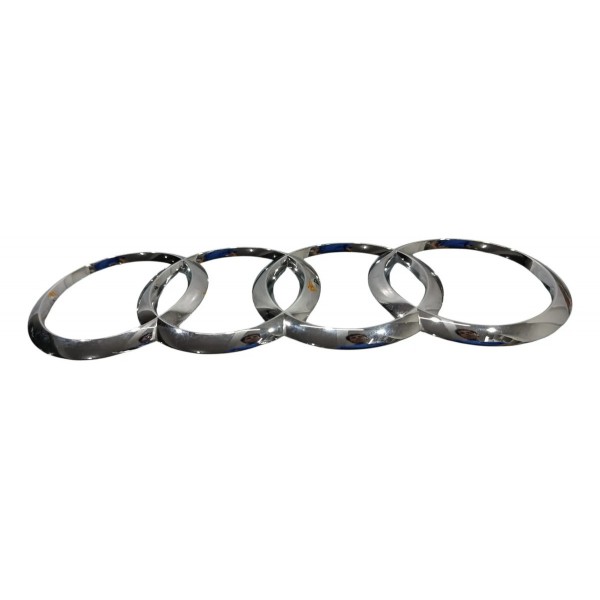 Emblema Audi Audi Q5 2.0 Híbrido 2023 Prateado