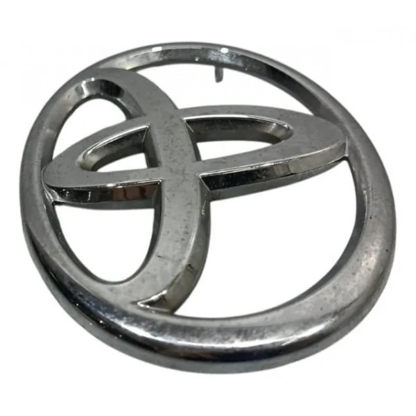 Emblema Logo Toyota Corolla Cross Hybrid 2024 Prateado