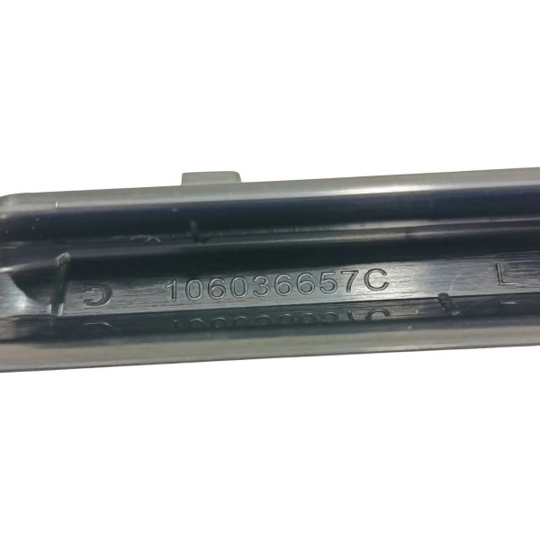 Acabamento Moldura Porta-luvas Bmw 320i 2022