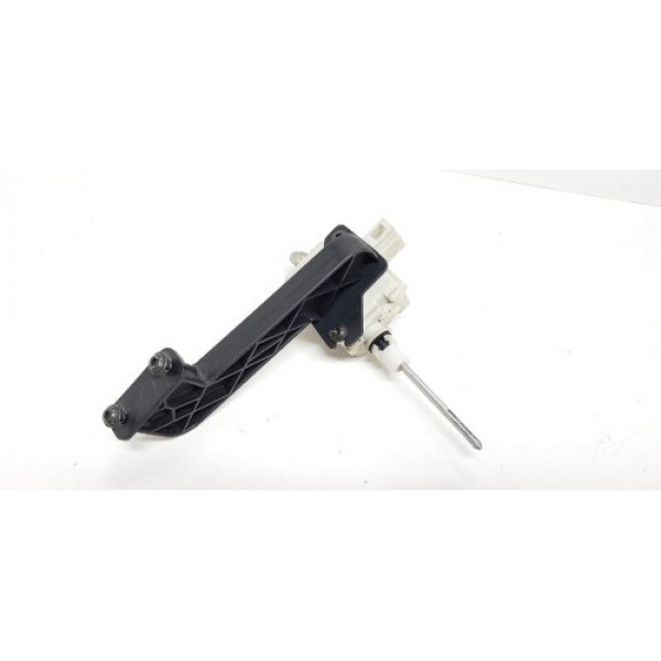 Trava Portinhola Tanque Mercedes C320 2003 A2038201997