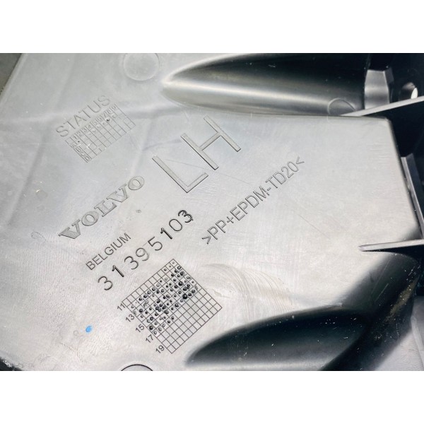 Guia Pára-choque Tras Esq Volvo V40 Cross Country T4 2018