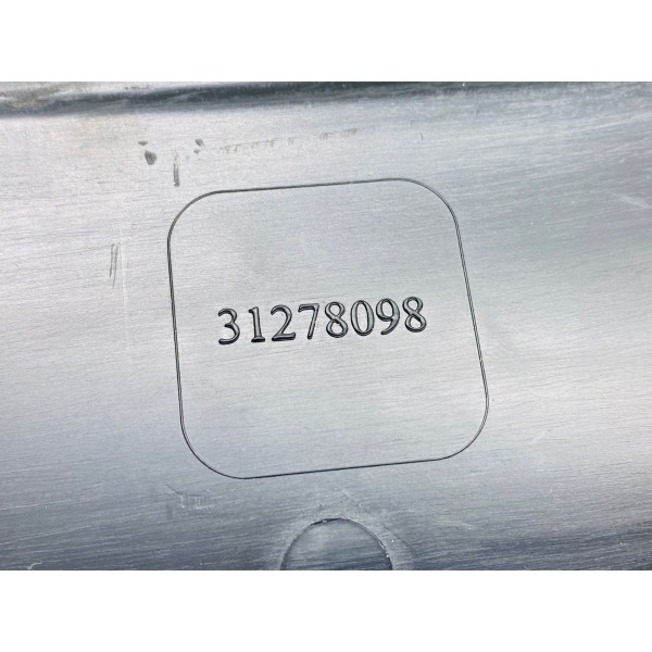 Moldura Churrasqueira Volvo V40 Cross Country T4 2018