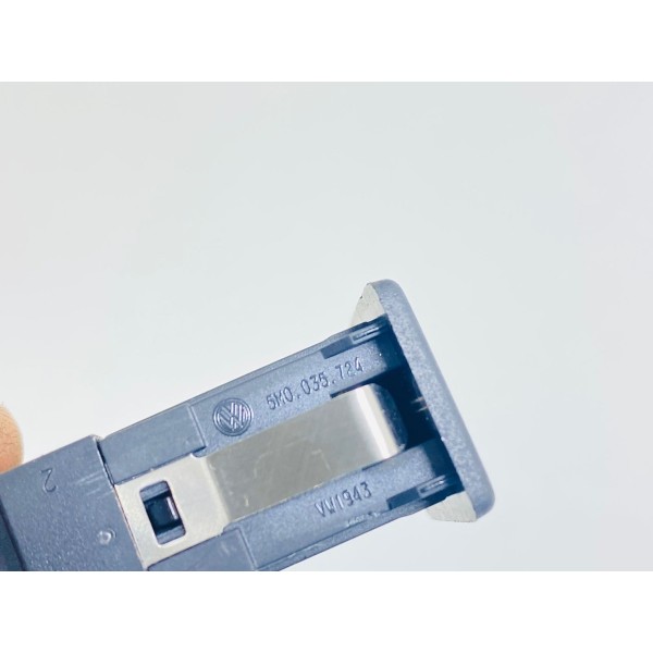 Entrada Auxiliar Vw Passat Cc 2011 Cód. 5m0035724