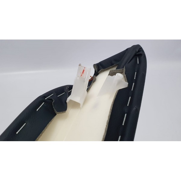 Apoio Braço Porta Dianteira Esq Mitsubishi Eclipse Cross 19 - Preto