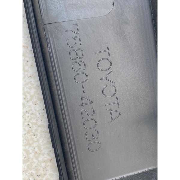 Spoiler Esquerdo Toyota Rav4 Hybrid 2020 (arranhada)