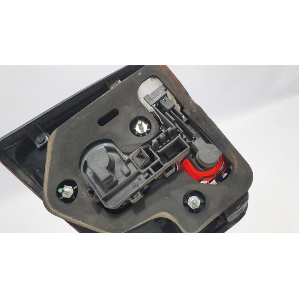 Lanterna Tampa Traseira Esquerda Vw Touareg V8 2008