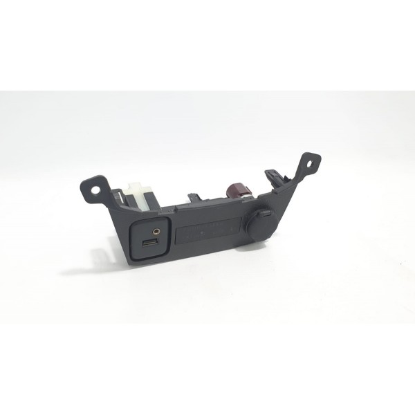 Acabamento Painel Com Entradas Usb/aux/12v Tracker 1.4t 2017
