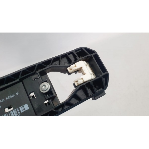 Suporte Maçaneta  Dianteiro Esquerdo Mercedes C180 2010