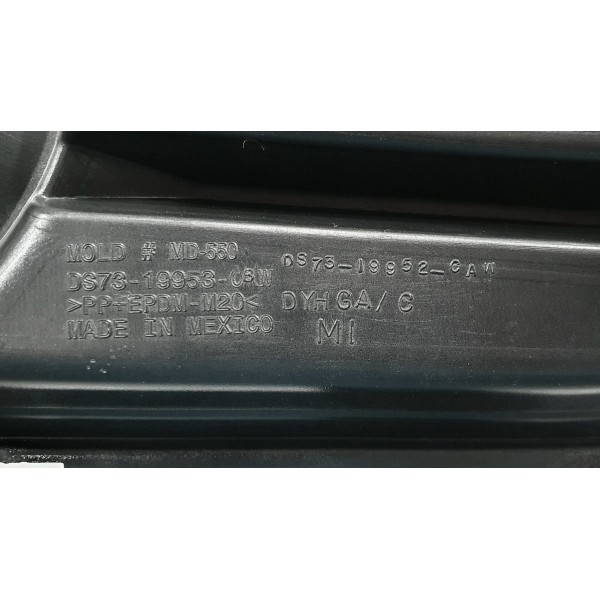 Moldura Farol Milha Dir Ford Fusion Titanium 2015 C/ Detalhe - Preto