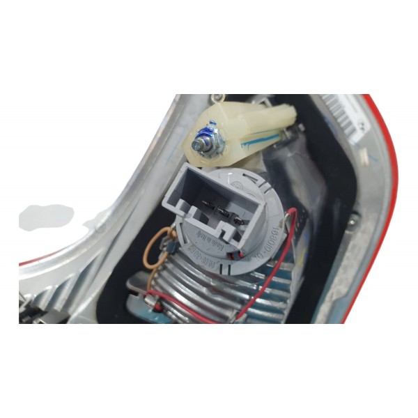 Lanterna Tampa Lado Direito Bmw X6 E71 2011 717998814 Vermelho