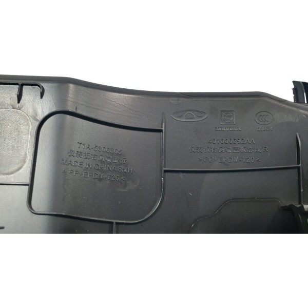 Acabamento Lateral Painel Direito Chery Tiggo 5 Hybrid 2023