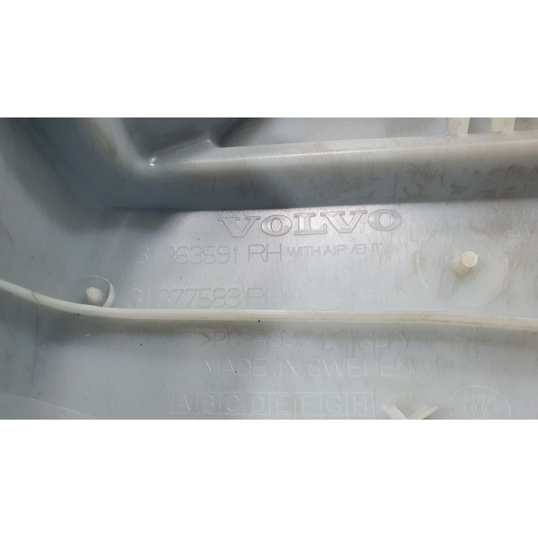 Acabamento Coluna Traseira Direita Volvo Xc90 T8 Inscr. 2022