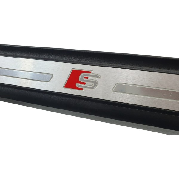 Soleira Dianteira Esquerda Audi Q8 2020