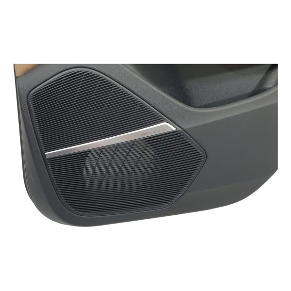 Forro De Porta Traseiro Direito Audi Q8 2020 /4m8867318