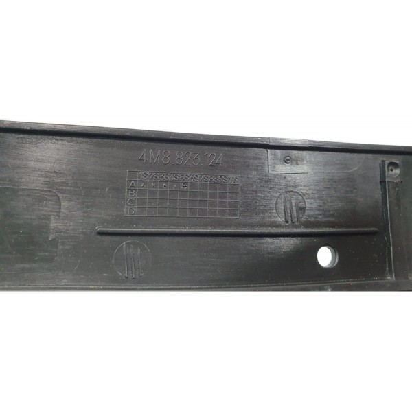 Vedação Interna Capô Audi Q8 2020 /4m8823124